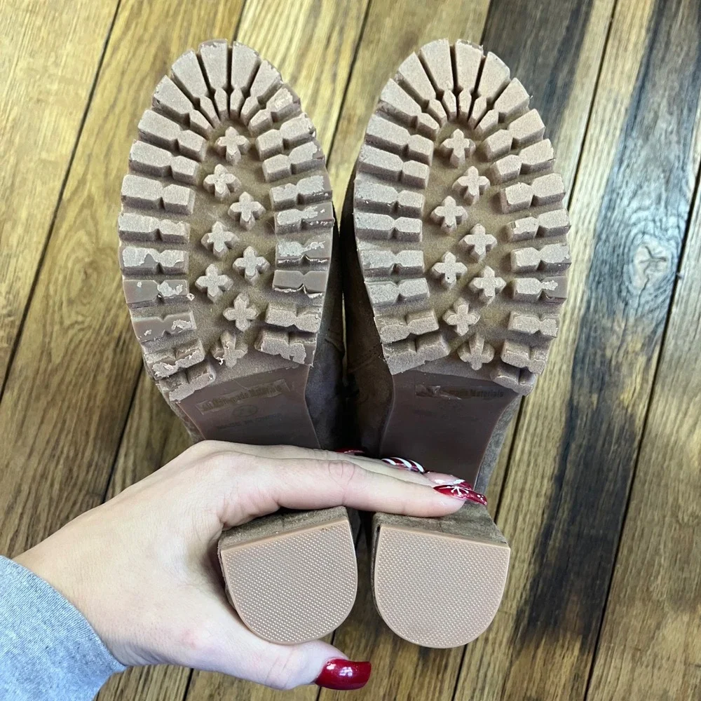 Taupe Suede Lug Sole Chunky Heel Ankle Boots Side Zip Chelsea Style 7 1/2 - Picture 5 of 6